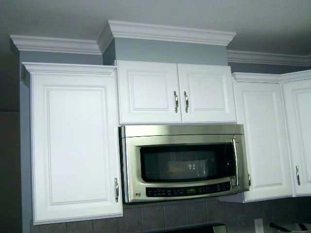 Kitchen cabinet with oven